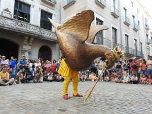 Arribada a la pla&ccedil;a del Vi i ball de l'&Agrave;liga de la Ciutat