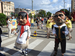 Cercavila de la Flama del Canig&oacute; 2024 fins la pla&ccedil;a del Vi