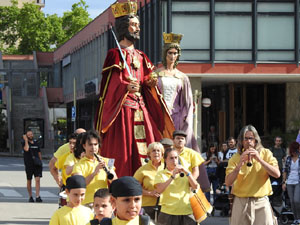 Cercavila de la Flama del Canig&oacute; 2024 fins la pla&ccedil;a del Vi