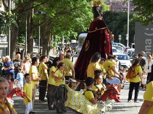 Cercavila de la Flama del Canig&oacute; 2024 fins la pla&ccedil;a del Vi