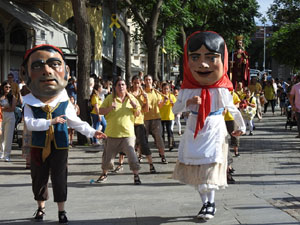 Cercavila de la Flama del Canig&oacute; 2024 fins la pla&ccedil;a del Vi