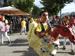 Cercavila de la Flama del Canig&oacute; 2024 fins la pla&ccedil;a del Vi