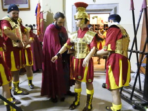 Setmana Santa 2024 a Girona. Sortida dels Manaies per lliurar el Penó