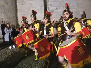 Setmana Santa 2024 a Girona. Sortida dels Manaies per lliurar el Penó