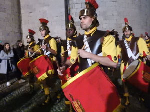 Setmana Santa 2024 a Girona. Sortida dels Manaies per lliurar el Penó