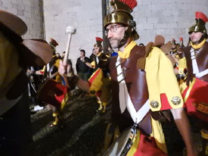 Setmana Santa 2024 a Girona. Sortida dels Manaies per lliurar el Penó