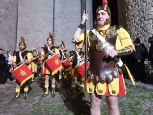 Setmana Santa 2024 a Girona. Sortida dels Manaies per lliurar el Penó