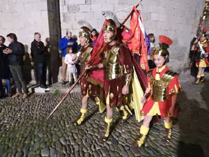 Setmana Santa 2024 a Girona. Sortida dels Manaies per lliurar el Penó