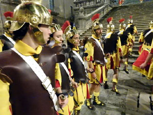 Setmana Santa 2024 a Girona. Sortida dels Manaies per lliurar el Pen&oacute;