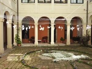 Temps de Flors 2024. Museu d'Hist&ograve;ria - Claustre