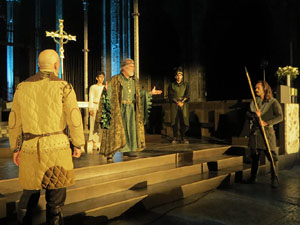 Representaci&oacute; de la Consueta de Sant Jordi cavaller a la nau g&ograve;tica de la Catedral