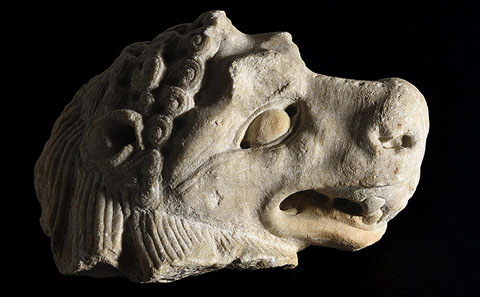 Cap de lleó. Marbre. Segle XII. Mestre de Cabestany. Sant Pere de Rodes. El Port de la Selva