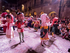 Fires de Sant Narc&iacute;s 2024. Ball de l'&Agrave;liga, capgrossos i gegants