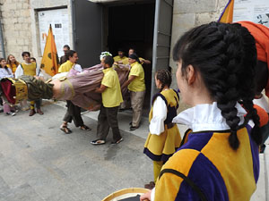 Toc de Rams. Cerim&ograve;nia del canvi de rams de les gegantes