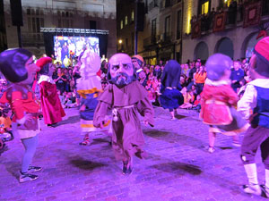 Ball de l'àliga, capgrossos i gegants
