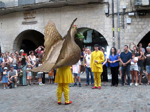 Arribada a la pla&ccedil;a del Vi i ball de l'&Agrave;liga de la Ciutat