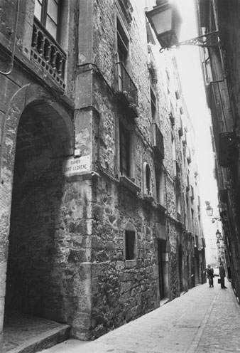 Entrada al carrer de Sant Llorenç des del carrer de la Força. 1989