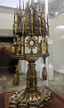 Francesc Artau II. Custòdia-ostensori del Corpus Christi. Girona, 1430-1438. Plata daurada, esmalts, vidres i corall