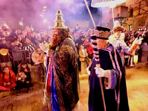 Reis 2025. Arribada dels Reis a la plaça de l'U d'octubre de 2017