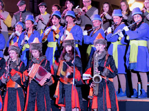 Reis 2025. Arribada dels Reis a la pla&ccedil;a de l'U d'octubre de 2017