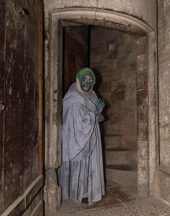 La Bruixa de la Catedral entrant al campanar