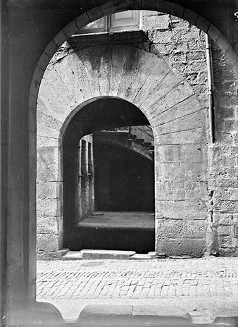 Portal adovellat de la Casa Sambola. 1925