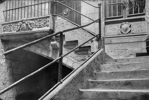 Escales de pedra de la Casa Sambola, tamb&eacute; coneguda com a Pla Dalmau. 1919