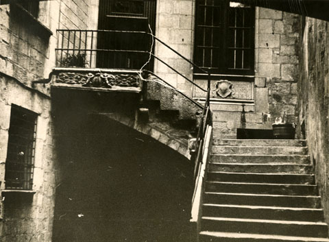 Vista del pati de la Casa Burgu&egrave;s o Sambola. 1950