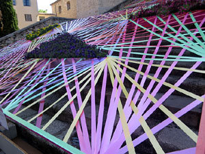 Temps de Flors 2025. Basílica de Sant Feliu. Escalinata