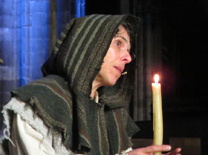 Representaci&oacute; de la Consueta de Sant Jordi cavaller a la nau g&ograve;tica de la Catedral