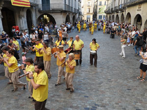 Arribada a la pla&ccedil;a del Vi i ball de l'&Agrave;liga de la Ciutat