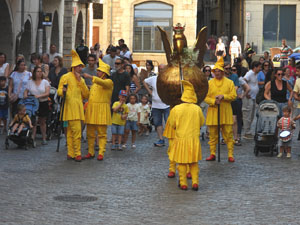 Arribada a la pla&ccedil;a del Vi i ball de l'&Agrave;liga de la Ciutat