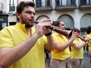 Arribada a la pla&ccedil;a del Vi i ball de l'&Agrave;liga de la Ciutat