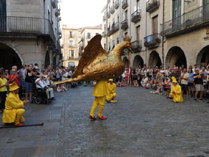 Arribada a la pla&ccedil;a del Vi i ball de l'&Agrave;liga de la Ciutat