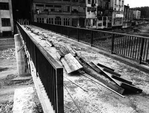 Treballs de construcci&oacute; del nou pont. 1973