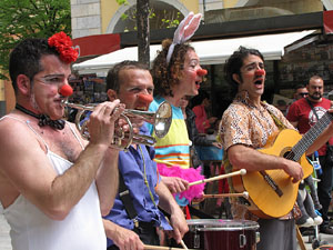 Espectacle de circ a c&agrave;rrec de MABSUTINS