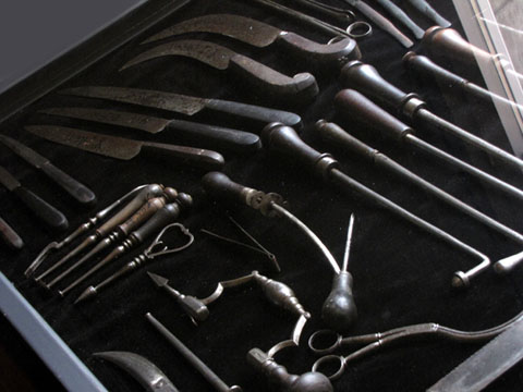 Col·lecció dinstrumental medicoquirúrgic dels segles XVII i XVIII