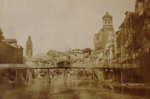 El pont de les Palanques Vermelles, la foto més antiga coneguda de Girona. 1852