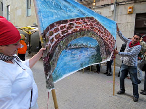 Fires 2015. Cercavila d'inici de Fires amb Fal&middot;lera Gironina, els gegants de Santa Eug&egrave;nia, els gegants de l'Esquerra del Ter, la Mula Baba i la Girona Marxing Band