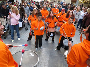 Fires 2015. Cercavila d'inici de Fires amb Fal&middot;lera Gironina, els gegants de Santa Eug&egrave;nia, els gegants de l'Esquerra del Ter, la Mula Baba i la Girona Marxing Band
