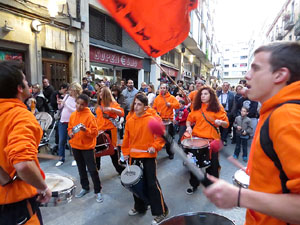 Fires 2015. Cercavila d'inici de Fires amb Fal&middot;lera Gironina, els gegants de Santa Eug&egrave;nia, els gegants de l'Esquerra del Ter, la Mula Baba i la Girona Marxing Band