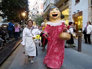 Fires 2015. Cercavila d'inici de Fires amb Fal&middot;lera Gironina, els gegants de Santa Eug&egrave;nia, els gegants de l'Esquerra del Ter, la Mula Baba i la Girona Marxing Band