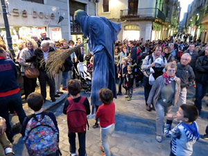 Fires 2015. Cercavila d'inici de Fires amb Fal&middot;lera Gironina, els gegants de Santa Eug&egrave;nia, els gegants de l'Esquerra del Ter, la Mula Baba i la Girona Marxing Band