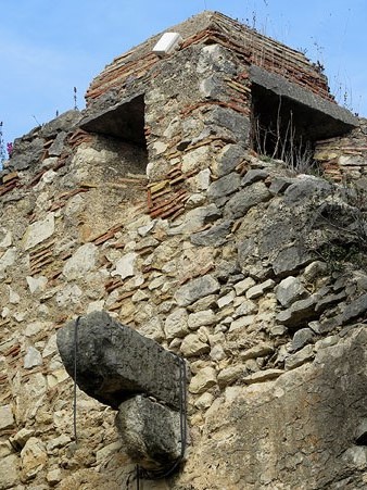 Mur de la torre del Llamp. Detall exterior de la garita
