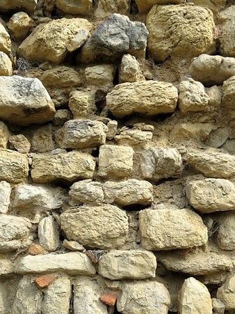 Detall constructiu del mur entre la torre del Llamp i Torre Gironella