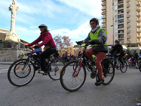 Nadal 2015 a Girona. Bicicletada de Reis organitzada pel col·lectiu Moute en bici