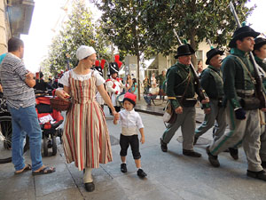 VIII Festa Reviu els Setges Napole&ograve;nics de Girona. Desfilada pels carrers del Barri Vell