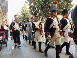 VIII Festa Reviu els Setges Napole&ograve;nics de Girona. Desfilada pels carrers del Barri Vell