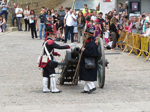 VIII Festa Reviu els Setges Napoleònics de Girona. Inici de la recreació a la plaça de Sant Domènec