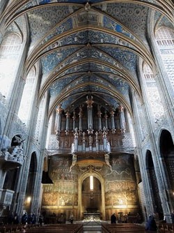 Interior de la Catedral de Santa Cecília amb l'altar major